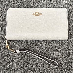 *New Coach Cream Leather Wristlet with Gold Accents